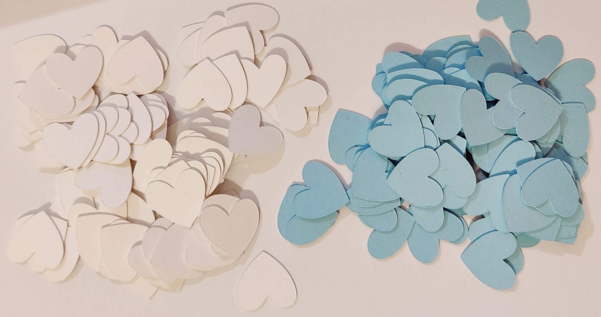 Confettis mélangés coeur bleu et blanc