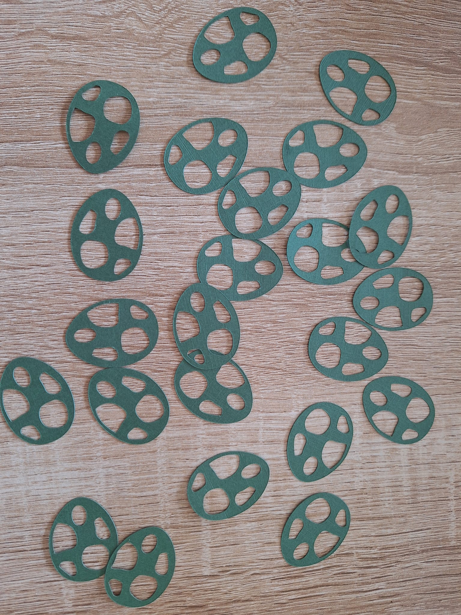 Confettis oeuf de dinosaure