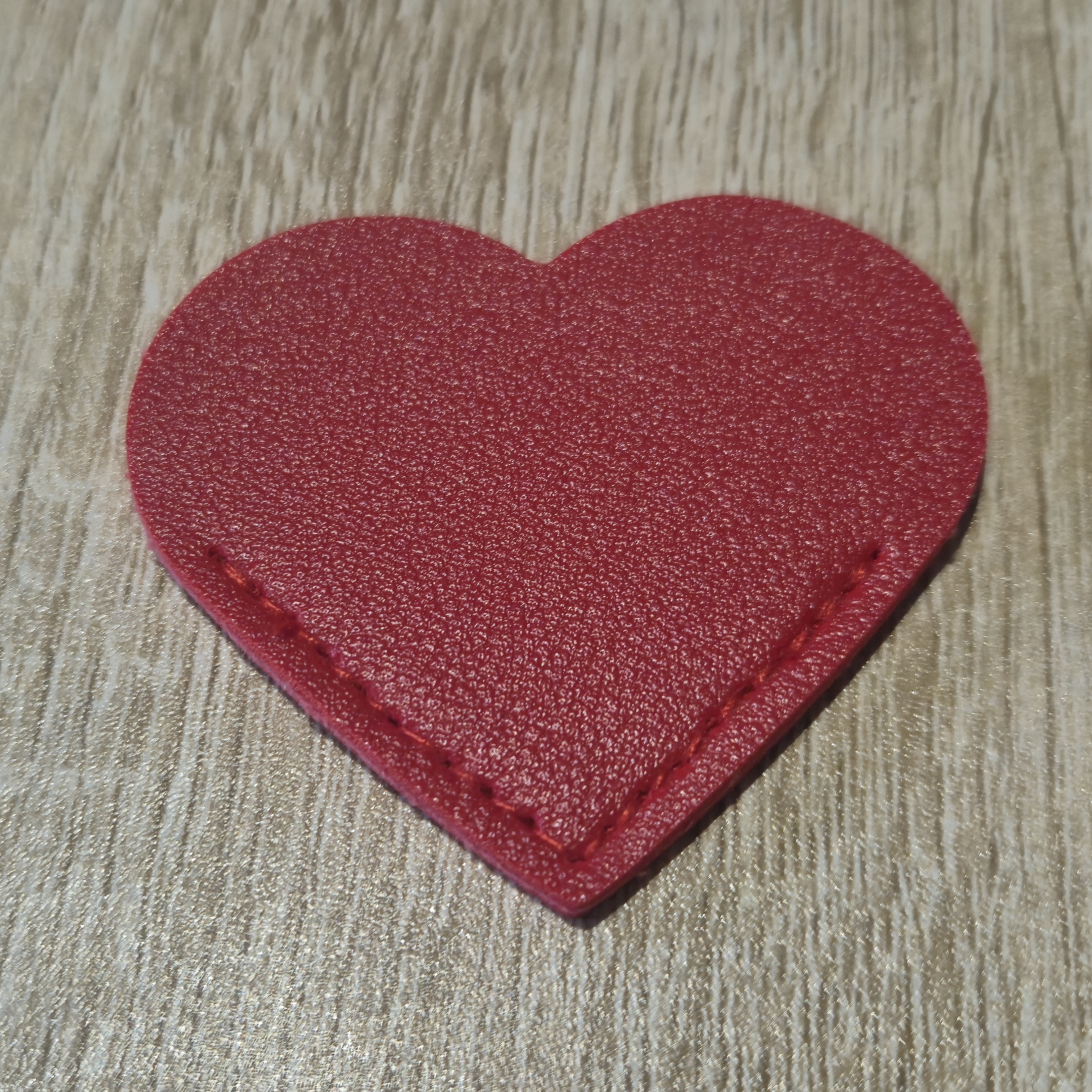 Cœur en similicuir personnalisable rouge