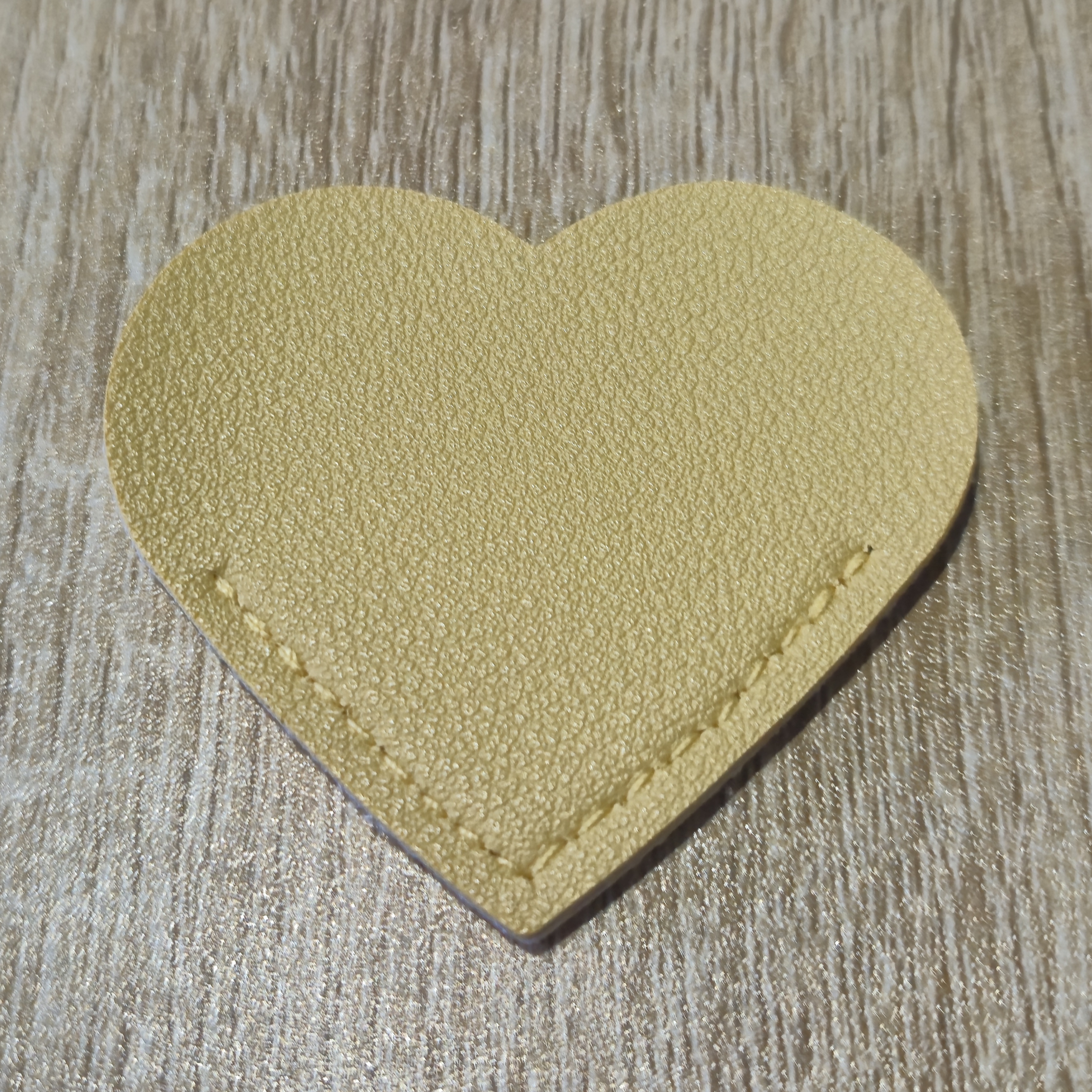 Cœur en similicuir personnalisable jaune