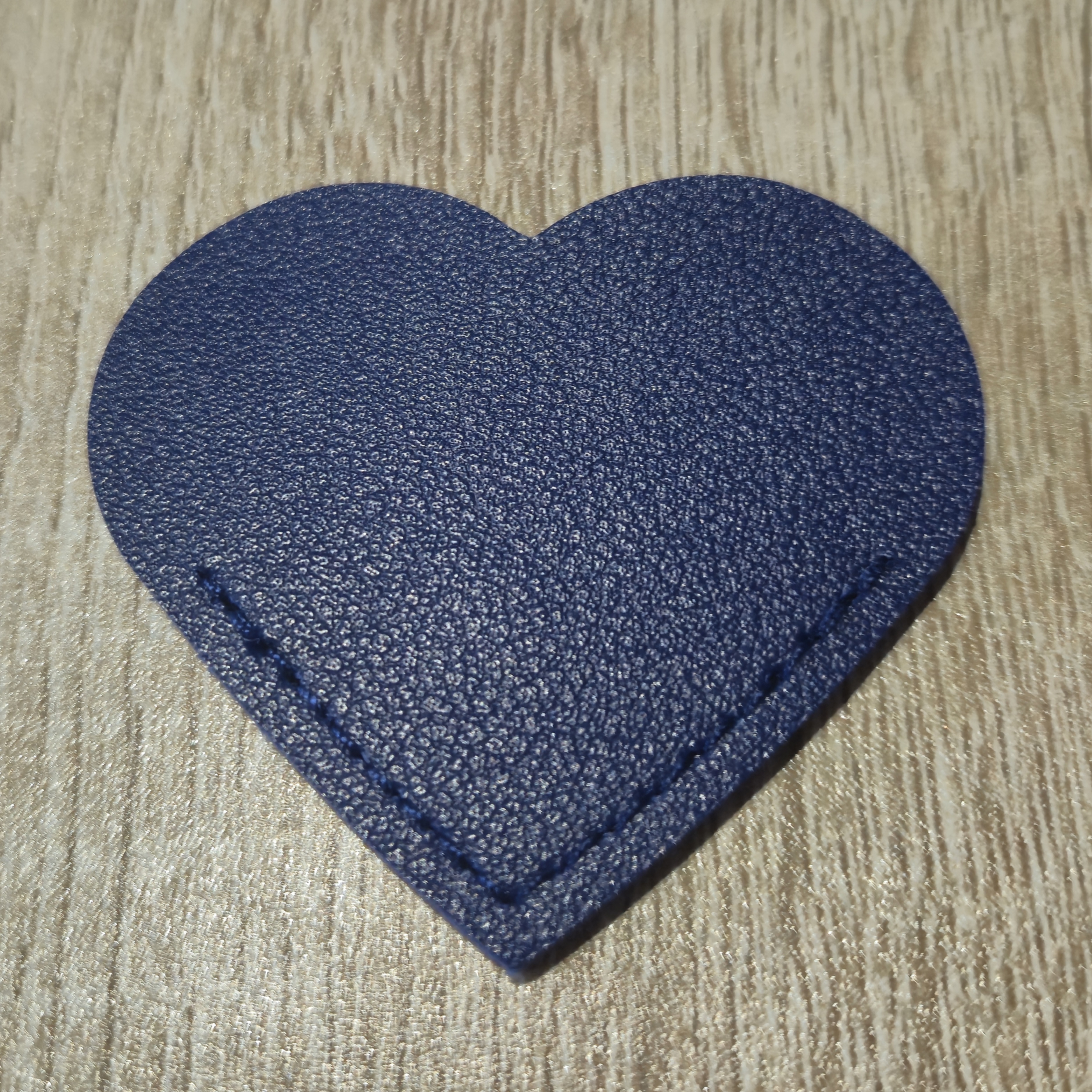 Cœur en similicuir personnalisable bleu foncé